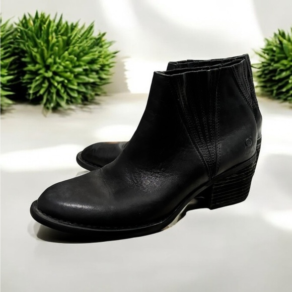Born Sacramento Leather Black Ankle Boots. Like New Condition. - Picture 4 of 7